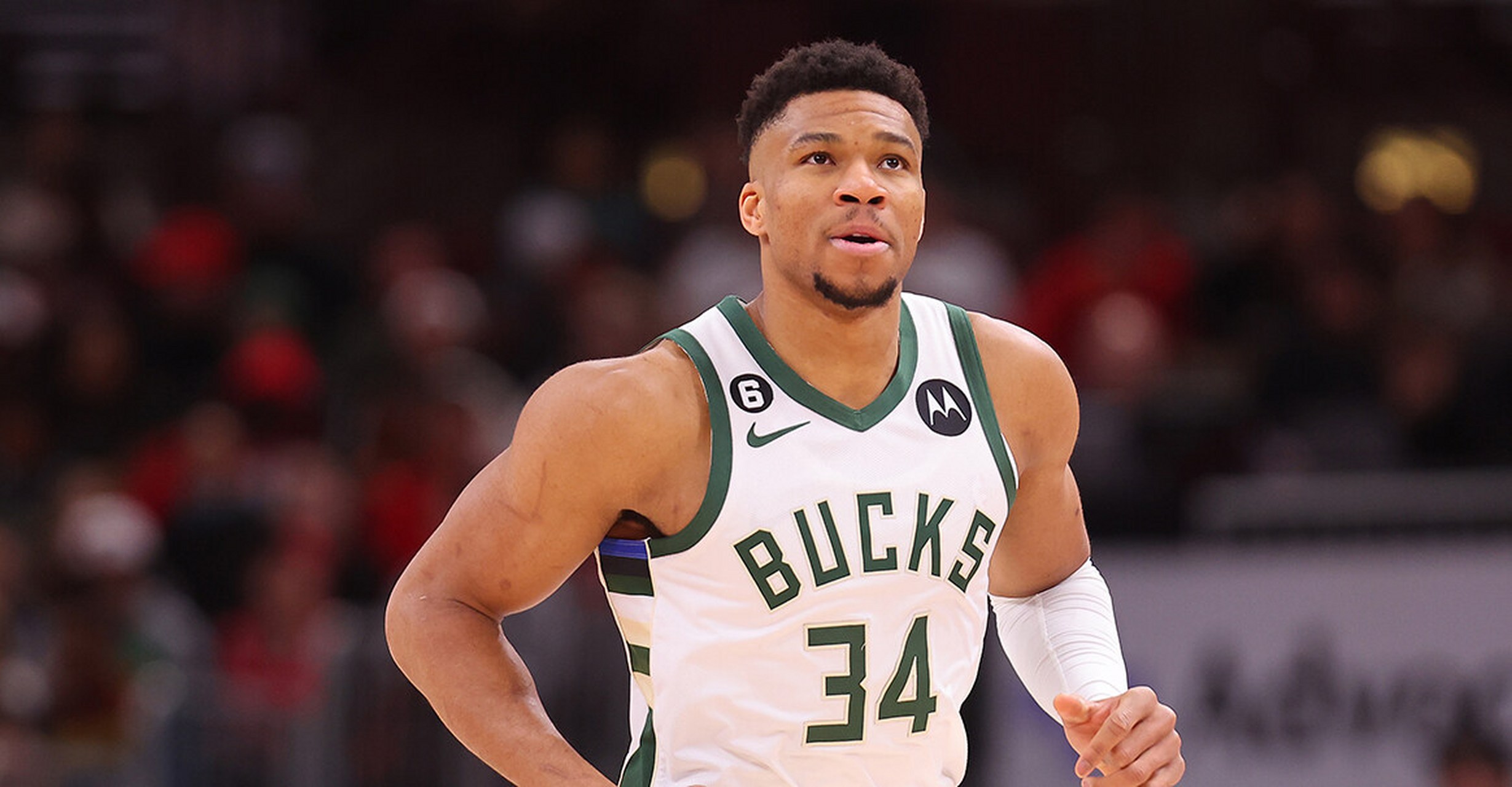 雄鹿豪取两连胜,赛季开门红的简单介绍 雄鹿豪取两连胜,赛季开门红的简单介绍