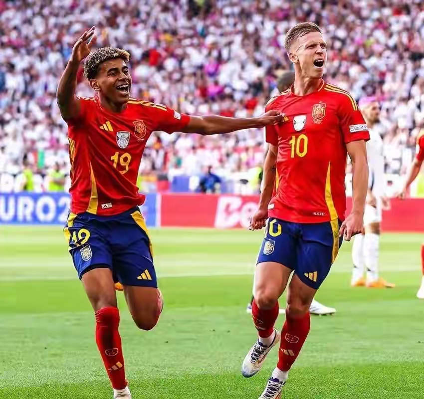 关于西班牙主场大胜瑞士，领跑欧预赛小组的信息